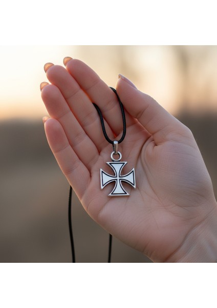 Antik Haç Gümüş Kaplama Deri İp Kolye indirimleri