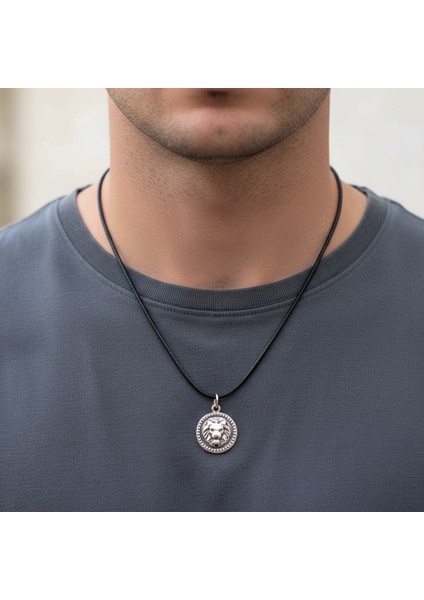 Minimal Aslan Madalyon Gümüş Kaplama Deri İp Kolye