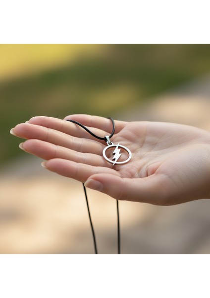 Şimşek - The Flash Gümüş Kaplama Deri İp Kolye indirimleri