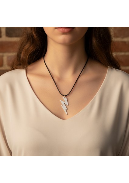 Şimşek - The Flash Gümüş Kaplama Deri İp Kolye