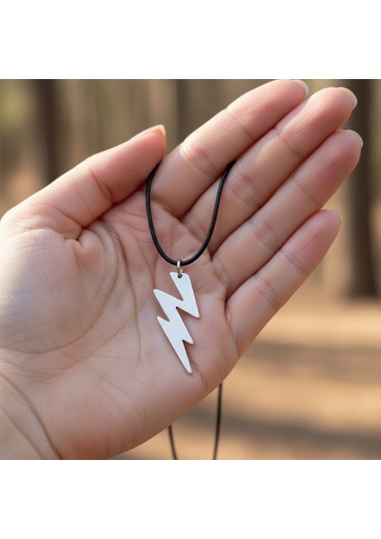 Şimşek - The Flash Gümüş Kaplama Deri İp Kolye fırsatları