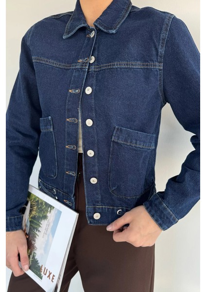 Kadın Çift Cepli Ön Düğmeli Kuşgözü Detaylı Jean Kot Ceket P-00019429