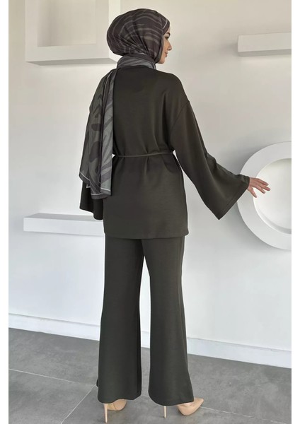 Amblem Detaylı Tunik Bel Lastikli Pantolon Tesettür Ikili Takım P-00019262 fırsatları