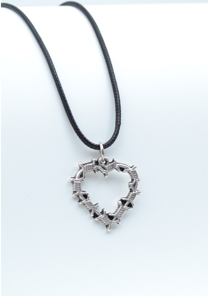 Dikenli Kalp Gümüş Kaplama Deri Ip Kolye