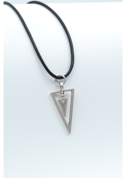 Sallantılı Üçgen Gümüş Kaplama Deri İp Kolye