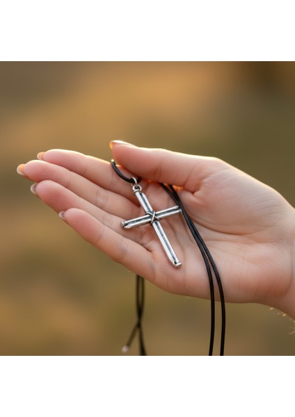 Çivili Haç Gümüş Kaplama Deri Ip Kolye indirimleri