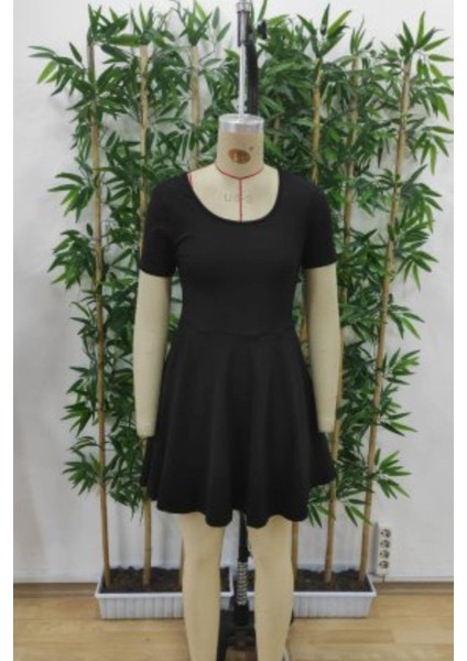 Kare Yaka Şort Detaylı Dalgıç Elbise Siyah fırsatları