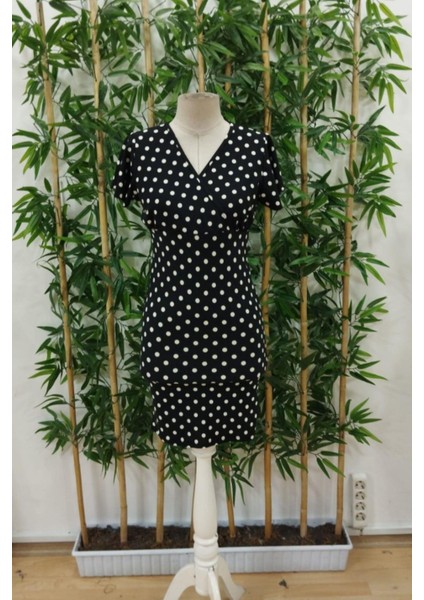 Kruvaze Yaka Puantiye Desen Krep Elbise Siyah fırsatları