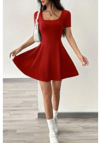 Kare Yaka Şort Detaylı Dalgıç Elbise Kırmızı