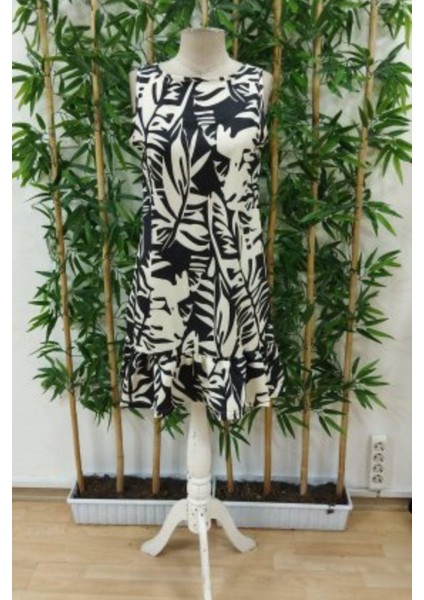 Sıfır Kol Yaprak Desenli Fırfır Detaylı Elbise - Siyah fırsatları