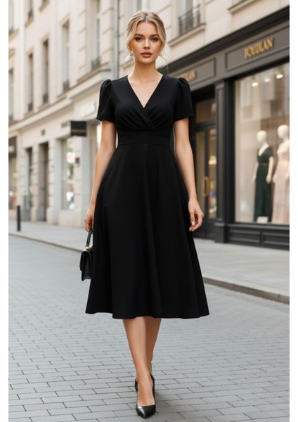 Siyah Kruvaze Yaka Kısa Kollu Midi Elbise – Ofis ve Günlük Şıklık