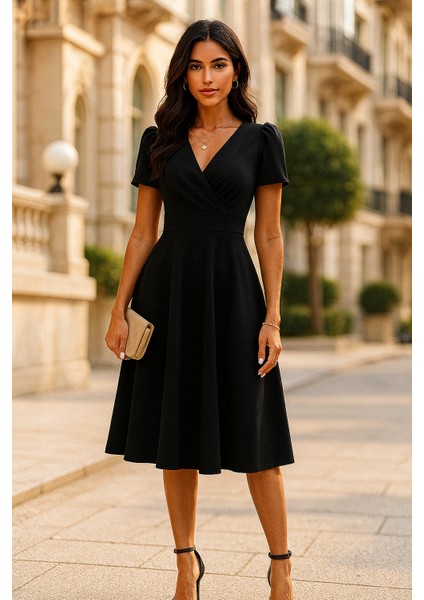 Siyah Kruvaze Yaka Kısa Kollu Midi Elbise – Ofis ve Günlük Şıklık