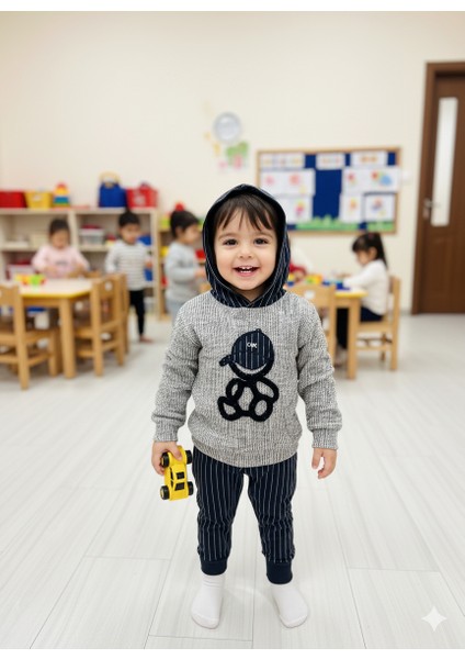 Erkek Çocuk Kapüşonlu Sweatshirt + Çizgili Pantolon Takım