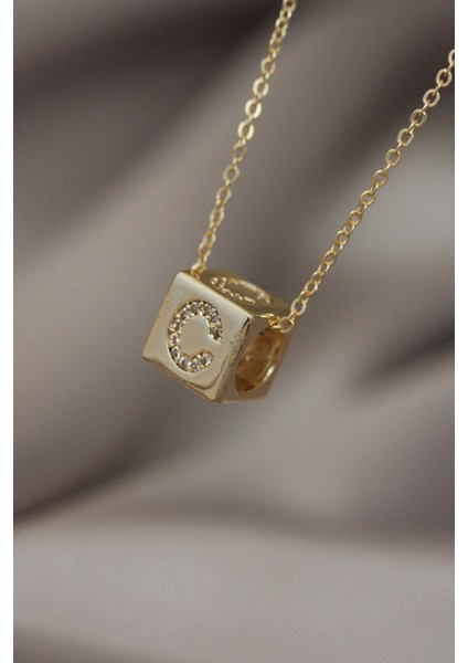 Gold Renk Zirkon Taşlı Küp Model C Harfli Kolye