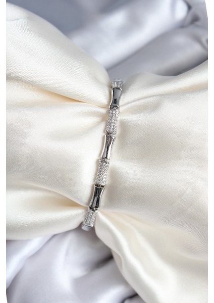 Pirinç Kemik Model Zirkon Taşlı Gümüş Renk Kadın Bileklik