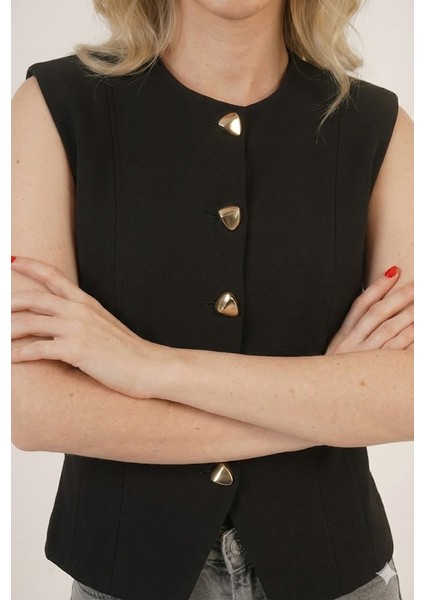 Bayan Parlak Düğme Detaylı Siyah Yelek fiyatları