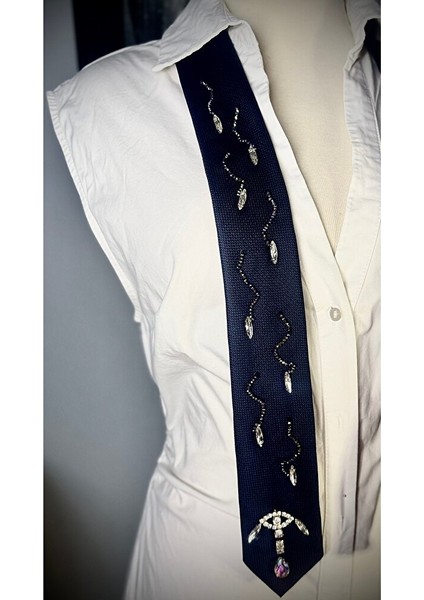Anubis’in Uyanışı | Taş Detaylı Lacivert Tasarım Kravat – modelleri