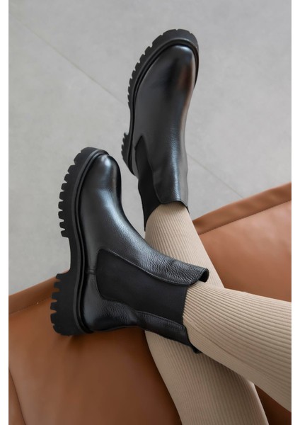 Matty Kadın Lastik Detay Hakiki Deri Postal Bot Siyah