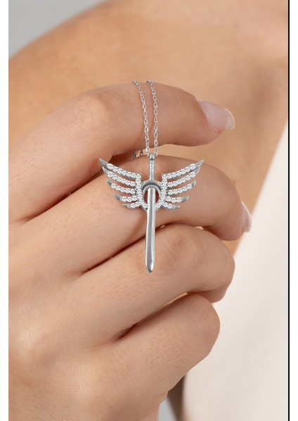 925 Ayar Gümüş Kolye Rodyumlu Zirkon Taşlı Kanatlı Kılıç Modeli Kolye SGTL13143RODAJ