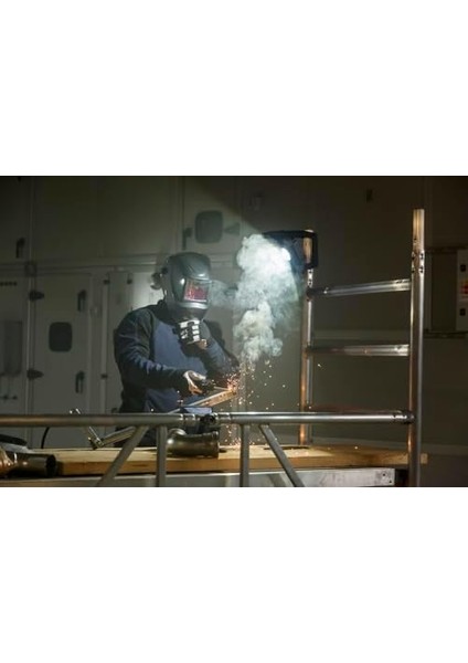 Profesyonel Serisi Hibrit Özellikli Dış Mekan IP65 Lisanslı 50W 6800 Lümen 5 Metre Kablolu Şarjlı LED Projektör fiyatları