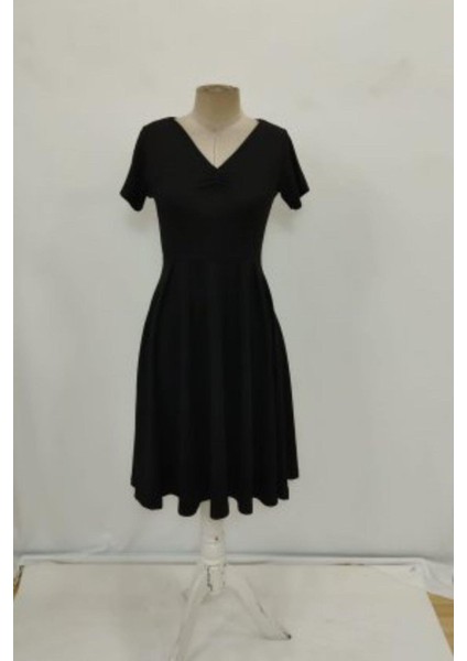 V Yaka Kısa Kollu Pileli Etekli Midi Boy Elbise - Siyah fırsatları