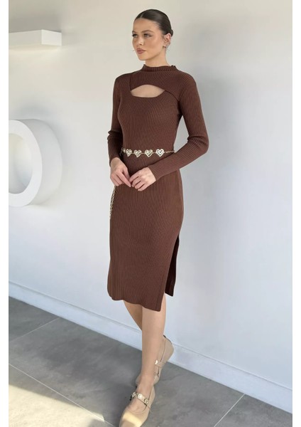 Kadın Göğüs Dekolteli Yırtmaçlı Kolye Aksesuarlı Likralı Triko Elbise P-00019374 modelleri