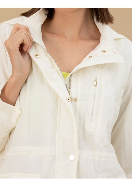 Kadın Ekru Standart Fit Mevsimlik Mont 50263115-VR019