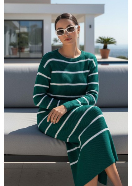 Kadın Çizgili Triko Uzun Elbise – Doğal Tarz, Rahat Fit, Yırtmaç Detaylı – Yeşil