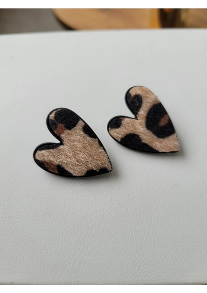Kalp Desen Tüylü Leoparlı Bijuteri Küpe