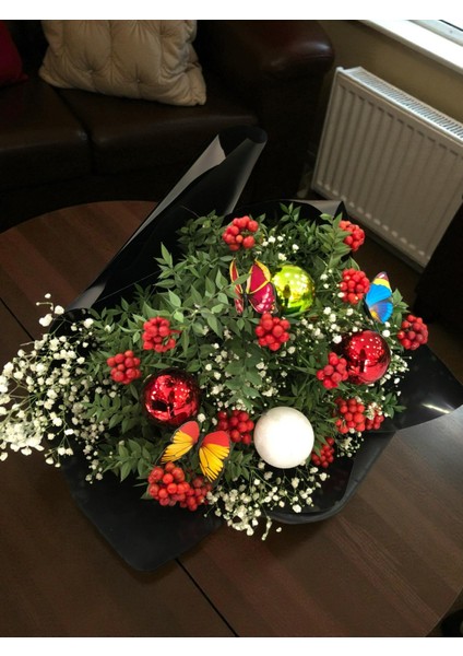 12 Dallı Siyah Sarmallı Kokina Buketi (Renkli Süs Toplu – Yılbaşı Konsept)