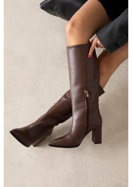 Nicola Kadın Sivri Burun Deri Çizme Kahve