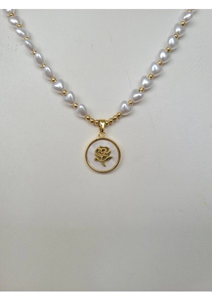 Incili Üzeri Gül Desenli Çelik Kolye fiyatları