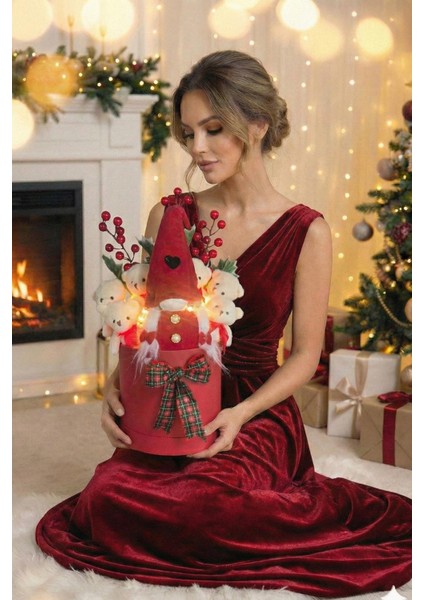 Yeniyıl Özel Seri: LED Işıklı, Noel Elf Cüce Figürlü, Kalp Balon ve 6 Ayıcıklı Özel Konsept Tasarım Ayıcık Buketi fiyatları