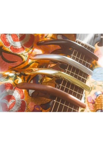 Ekseni Çift Yarıçaplı Capo Siyah Saten