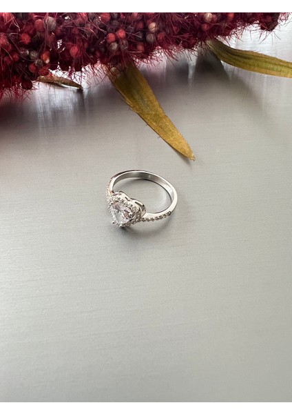 Kalpli Tektaş Yüzük Gümüş indirimleri