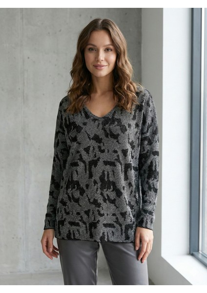 Kadın Gri-Siyah Desenli V Yaka Simli Triko Kazak