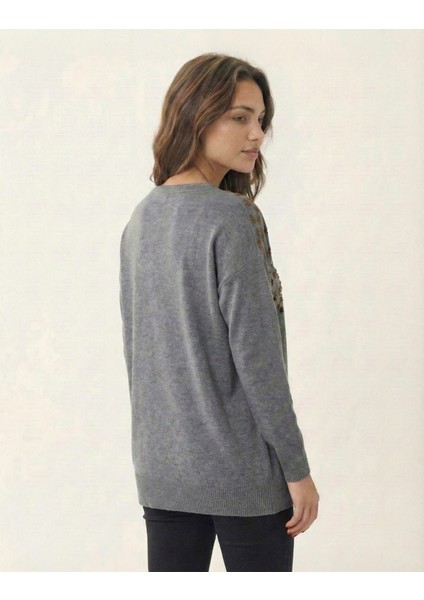 Kadın Gri Yakası Desenli V Yaka Triko Kazak fiyatları