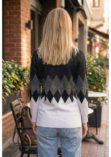 Kadın Beyaz Baklava Desenli V Yaka Kazak fiyatları