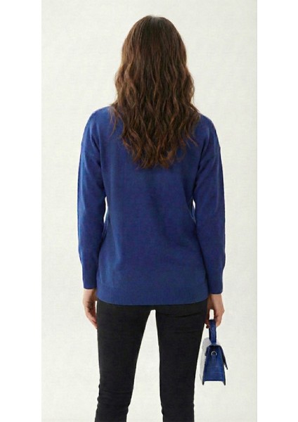 Kadın Saks Mavisi Yakası Desenli V Yaka Triko Kazak modelleri