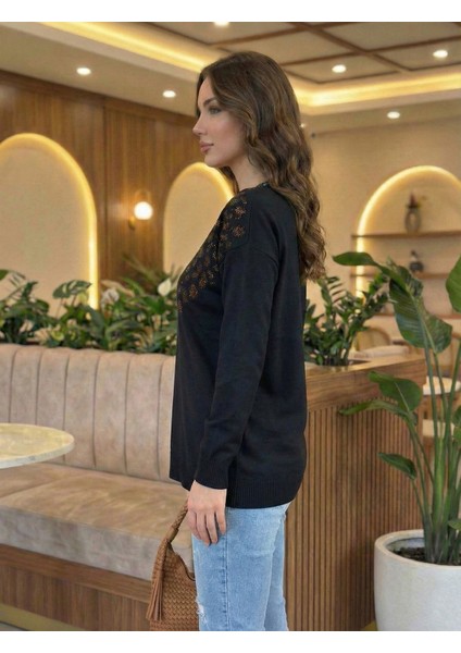Kadın Siyah Yakası Desenli V Yaka Triko Kazak fiyatları