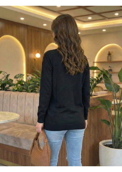 Kadın Siyah Yakası Desenli V Yaka Triko Kazak modelleri