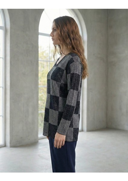 Kadın Kare Desenli Gri-Siyah V Yaka Simli Kazak fiyatları