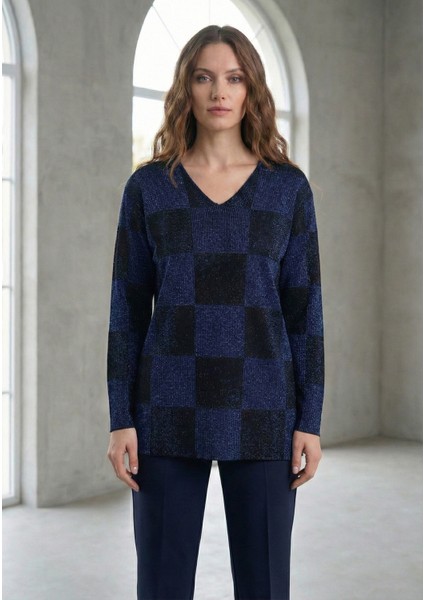 Kadın Kare Desenli Lacivert-Siyah V Yaka Simli Kazak