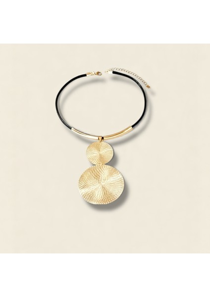 Dövme Dokulu Büyük Çelik Kolye | Siyah Kordonlu Modern Tasarım Kolye Kadın