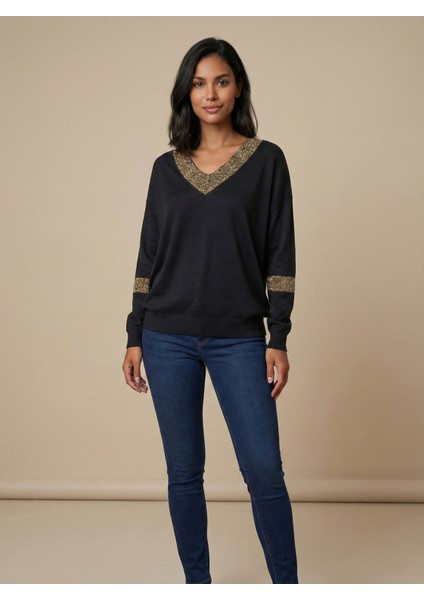 Kadın Siyah Kol Ve Yakası Sim Detaylı Triko Kazak