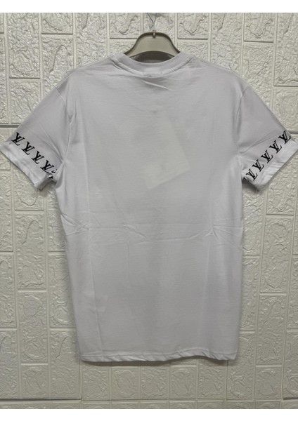 Önü ve Kollarında Yazı Detaylı Bisiklet Yaka Tişört fırsatları