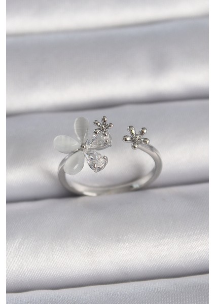 Pirinç Gümüş Renk Ayarlanabilir Zirkon Taşlı Beyaz Mineli Yaprak Model Kadın Yüzük - TJ-BYK3399