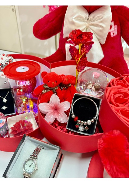 Kırmızı Kat Kat Mutluluk - Sevgiliye Özel Hediye | Kar Küresi + Takı + Peluş Ayıcık modelleri