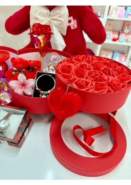 Kırmızı Kat Kat Mutluluk - Sevgiliye Özel Hediye | Kar Küresi + Takı + Peluş Ayıcık fırsatları
