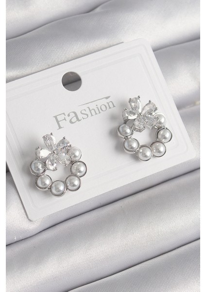 Pirinç Gümüş Renk Incili Halka Model Zirkon Taşlı Çiçek Detay Kadın Küpe - TJ-BKP9998